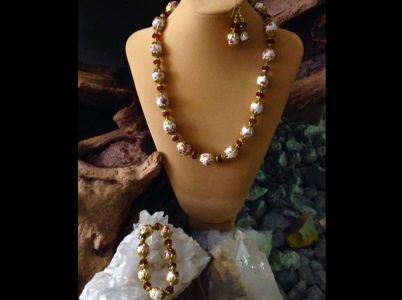 5. Brown Speckled Ceramic & Firepolished Beads $39.95
Bracelet $19.95 Earrings $12.95 5. Brown Speckled Ceramic & Firepolished Beads